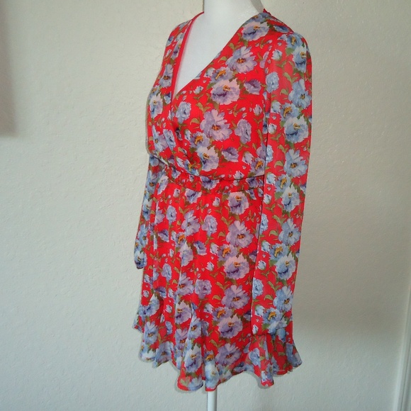 Francesca's Women's Red Floral Long Sleeve Wrap Dress Cocktail Blue Flowers - Picture 2 of 12